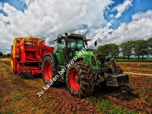 Ein Traktor auf dem Feld