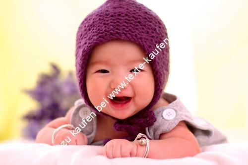Lachendes asiatisches Baby