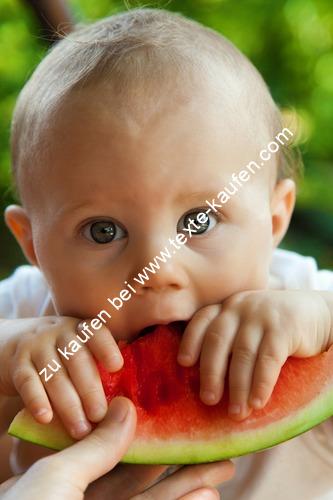 Baby mit Melone