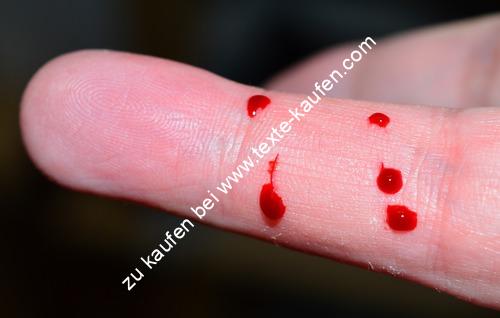 Tropfen Blut am Finger