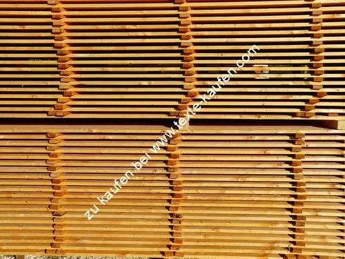 Holz in Sägewerkstatt