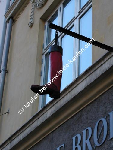 Stiefel aus Fenster hängend