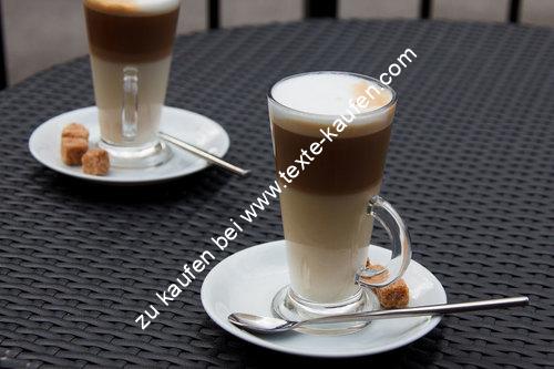 Zwei Tassen Kaffee Latte